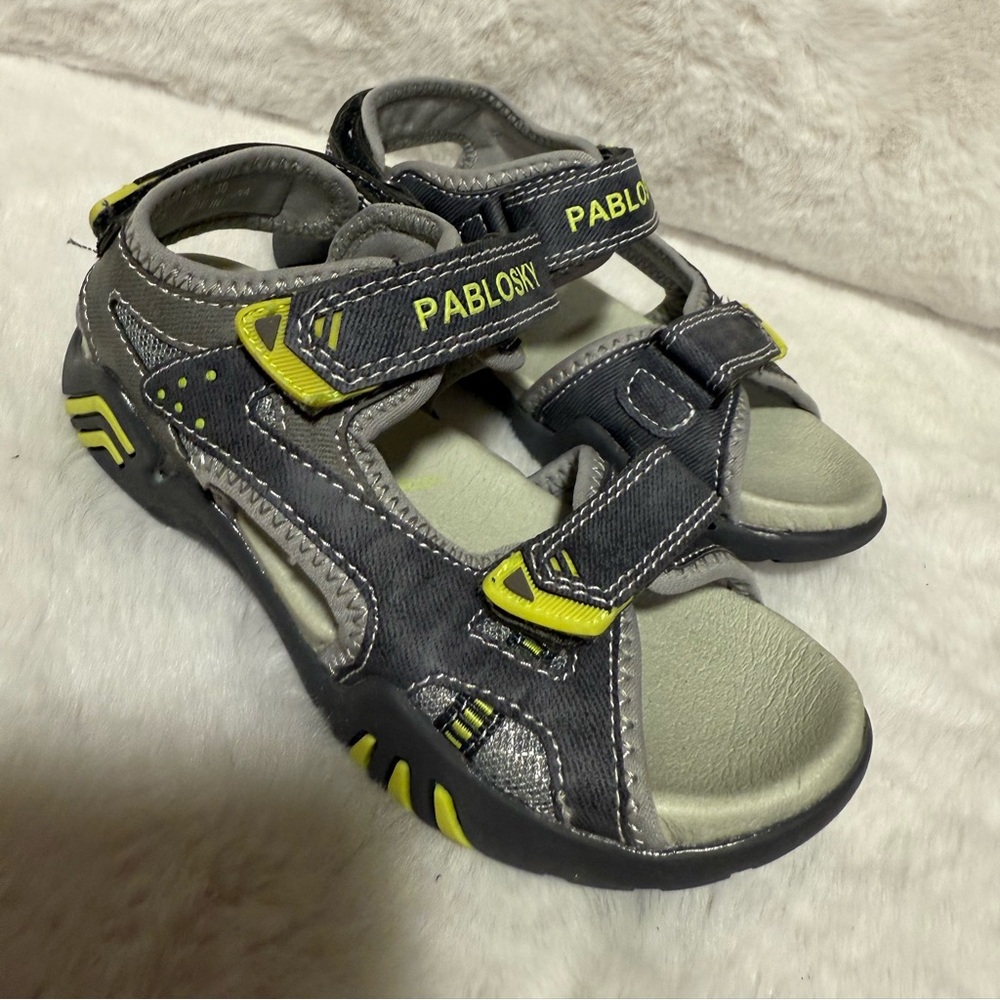 Sandals Pablosky. New